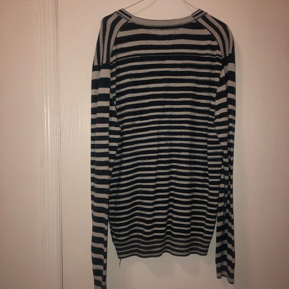 Guess long sleeve v-neck button up sweater | XL - Picture 4 of 4